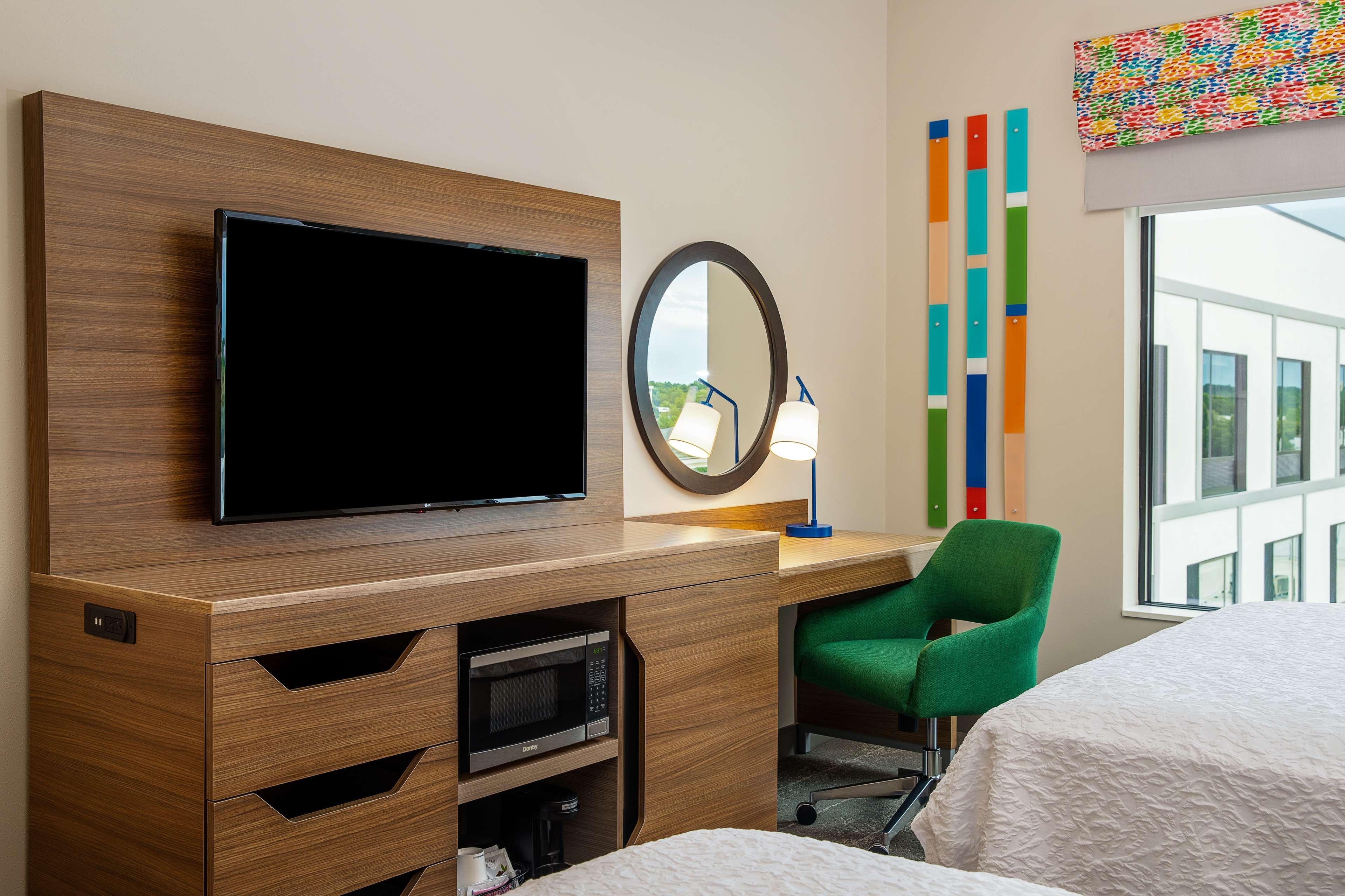 Hampton Inn & Suites Raleigh Midtown, Nc Екстериор снимка