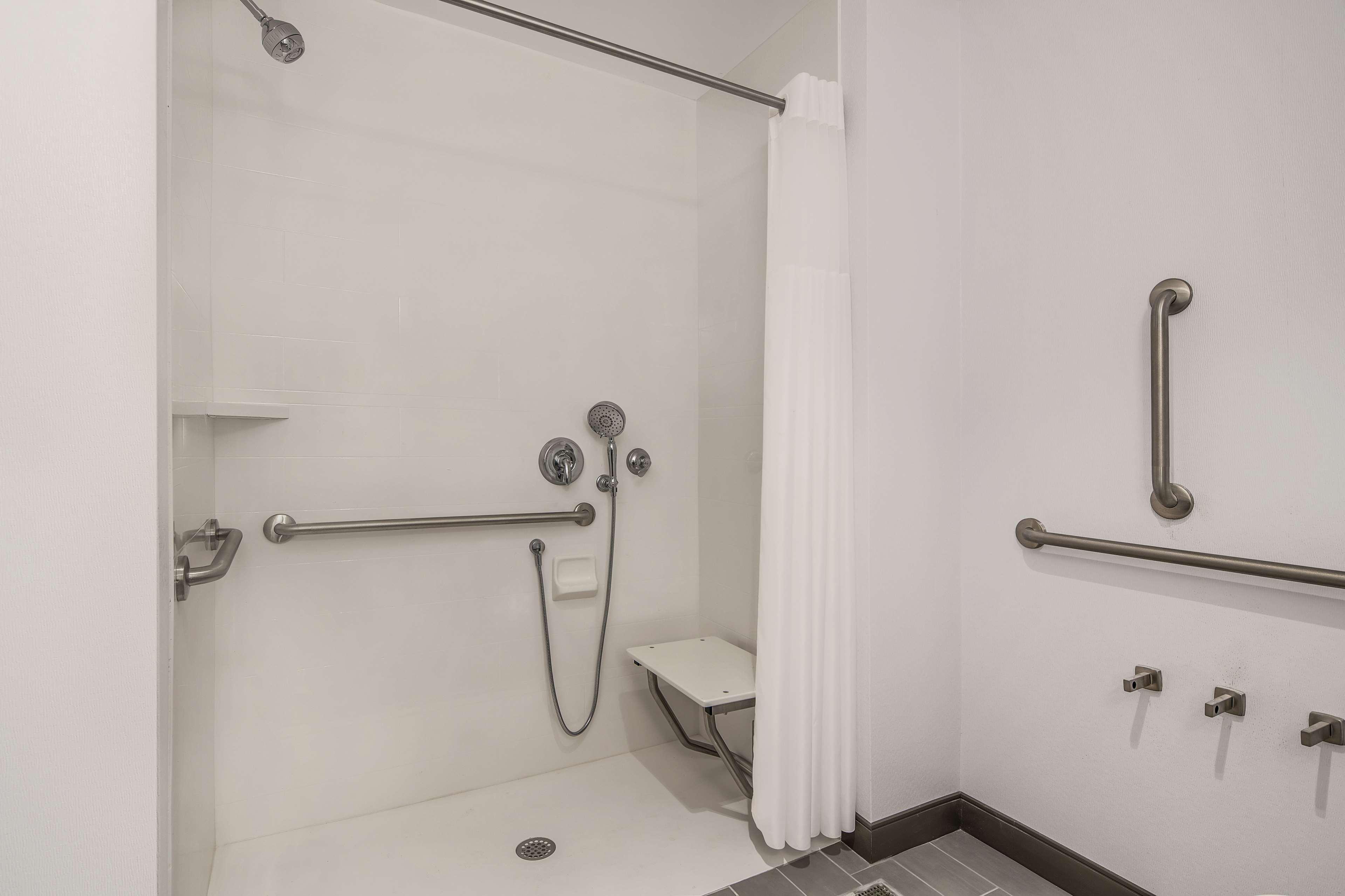 Hampton Inn & Suites Raleigh Midtown, Nc Екстериор снимка