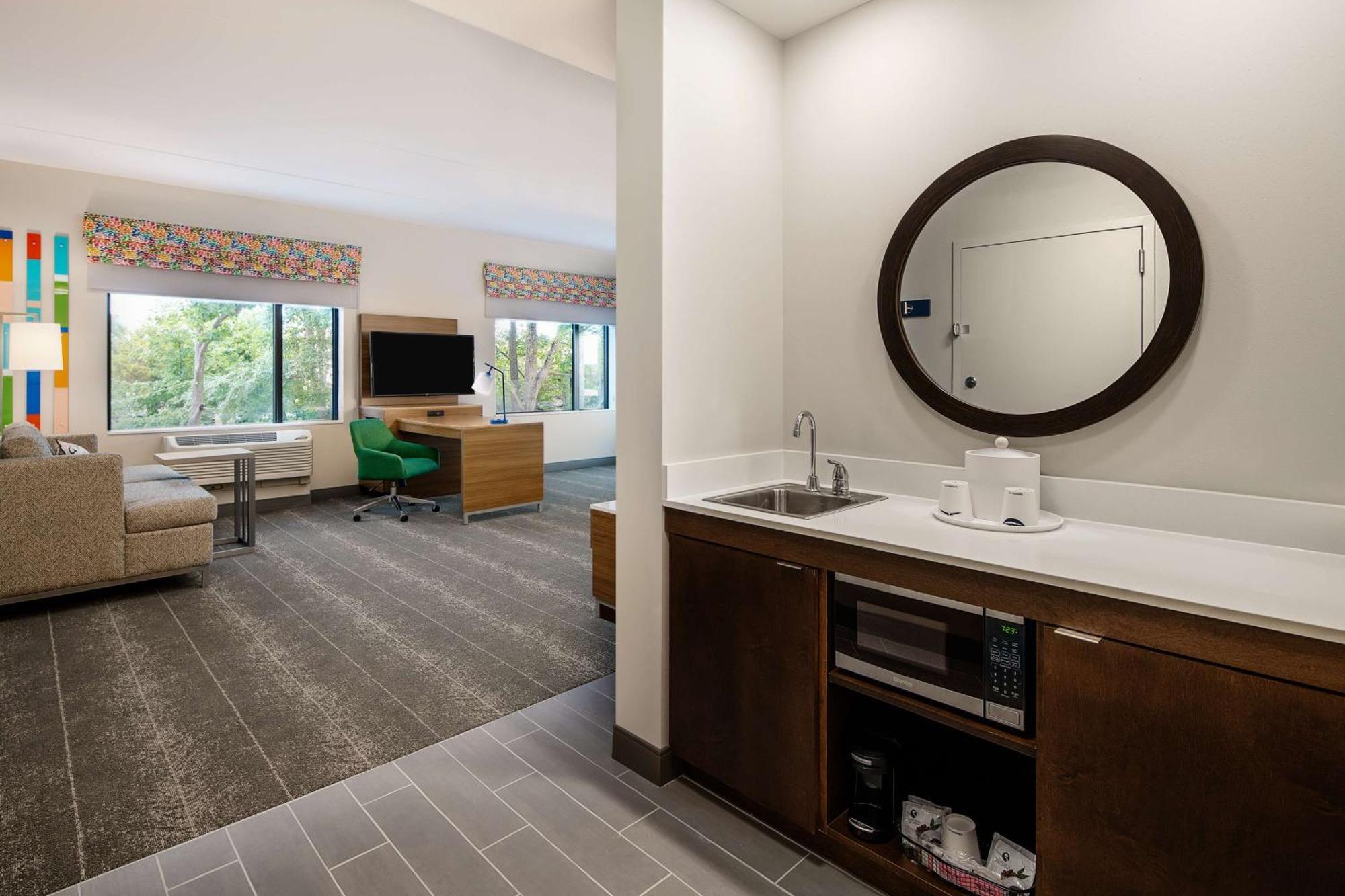 Hampton Inn & Suites Raleigh Midtown, Nc Екстериор снимка