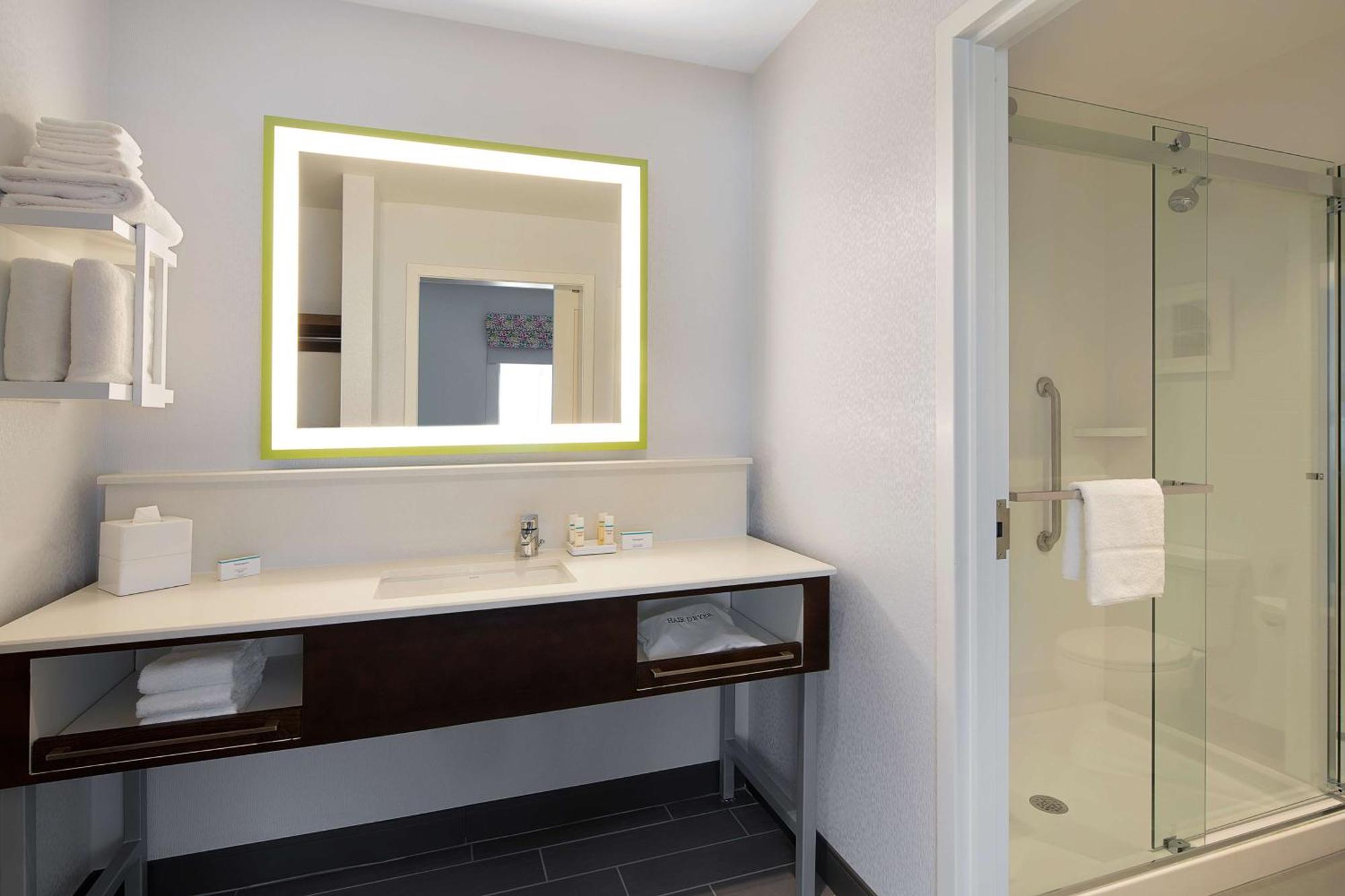 Hampton Inn & Suites Raleigh Midtown, Nc Екстериор снимка